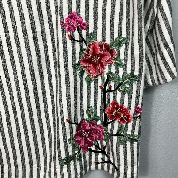 Soft Surroundings Black & White Stripe Floral Embroidered Tunic Top Large - Picture 4 of 9